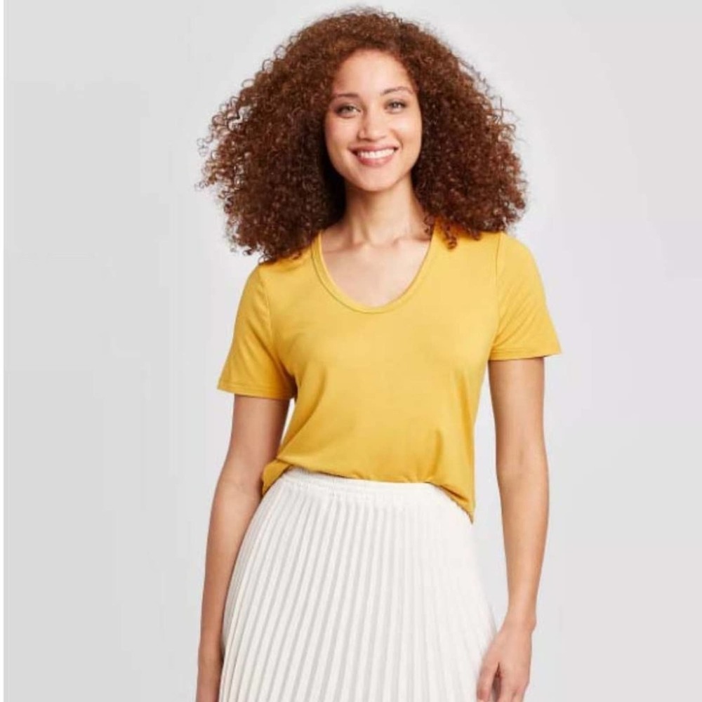 Pack of 6 NWT Women's XXL Short Sleeve Yellow Tee